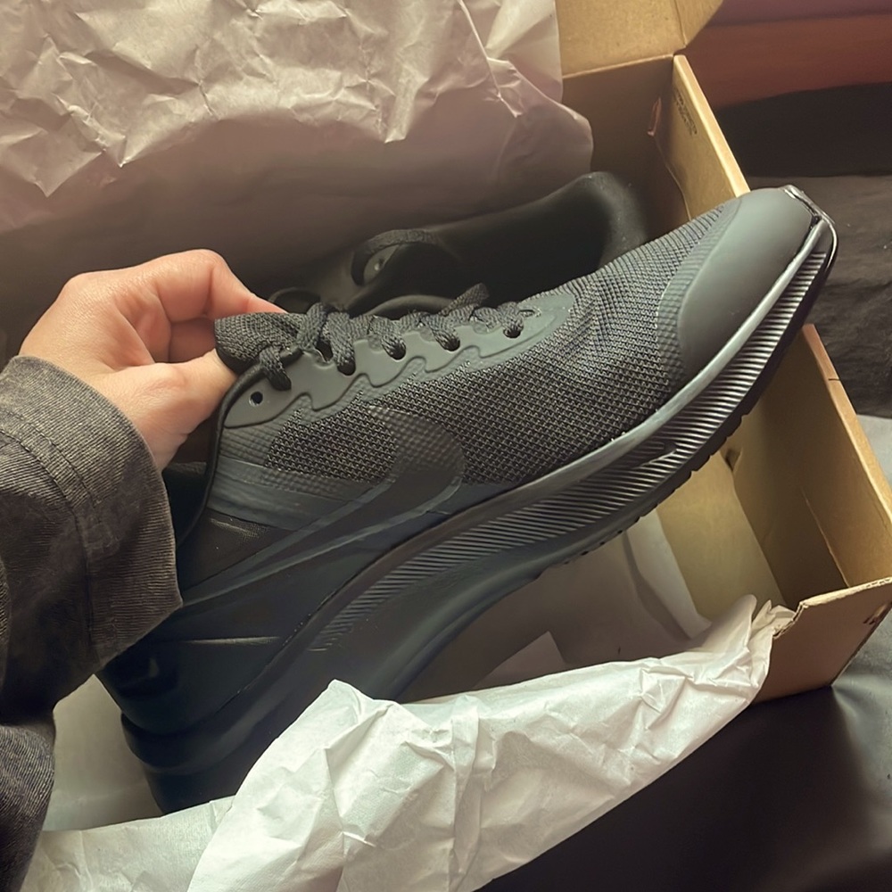 All black NIKE shoes size 6 in men